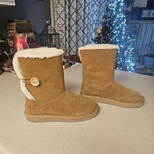 Koolaburra bu Ugz size 10
